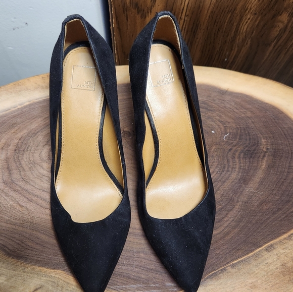 14th & Union Elegant Black Suede High Heels - Size 6 - Picture 3 of 8